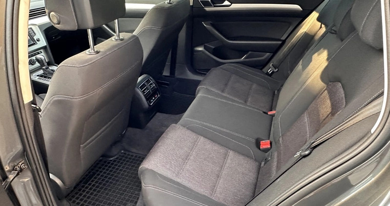 Volkswagen Passat cena 70900 przebieg: 119500, rok produkcji 2017 z Ostrzeszów małe 277